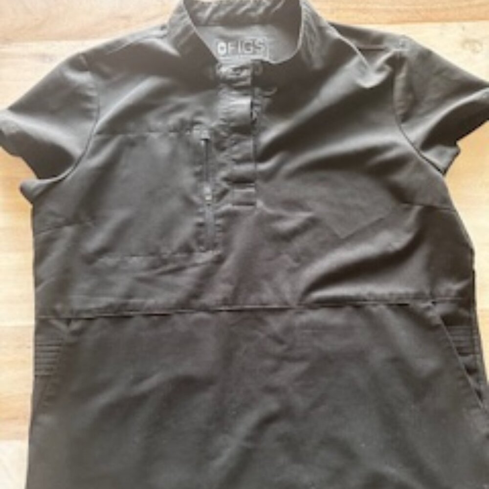 Figs scrub top